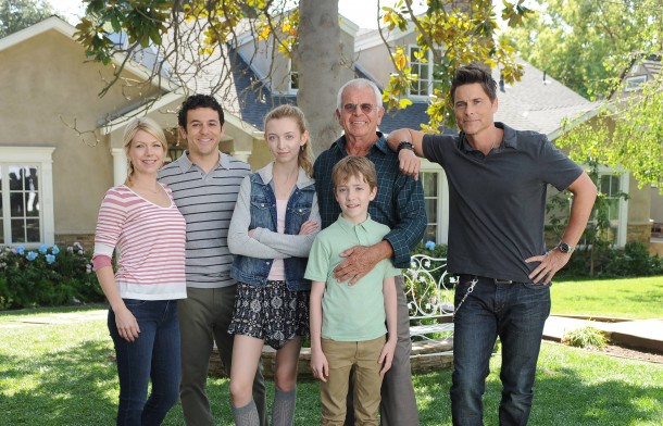 THE GRINDER:  L-R:  Mary Elizabeth Ellis, Fred Savage, Hana Hayes, William Devane, Connor Kalopsis and Rob Lowe in the series premiere episode of THE GRINDER airing Tuesday, Sept. 29 (8:30-9:00 PM ET/PT) on FOX.  ©2015 Fox Broadcasting Co.  Cr:  Ray Mickshaw/FOX.