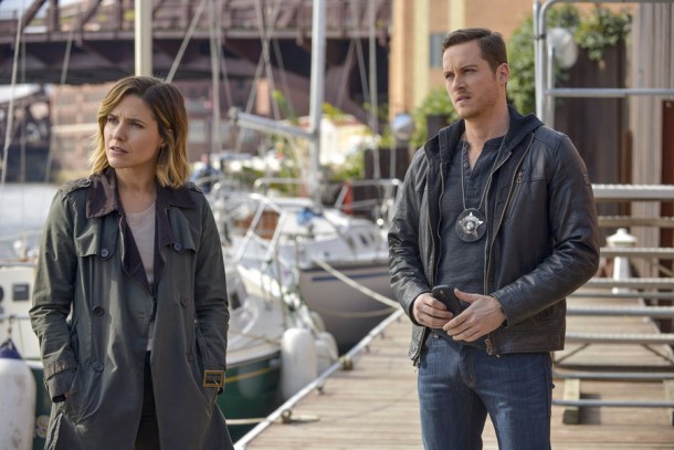 CHICAGO P.D. -- "Never Forget I Love You" Episode 309 -- Pictured: (l-r) Sophia Bush as Erin Lindsay, Jesse Lee Soffer as Jay Halstead -- (Photo by: Matt Dinerstein/NBC)